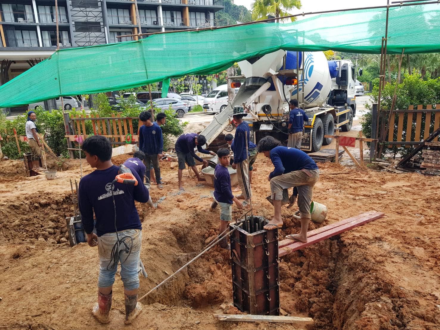 โครงการก่อสร้างในกระบี่ โดยต้นก่อสร้าง