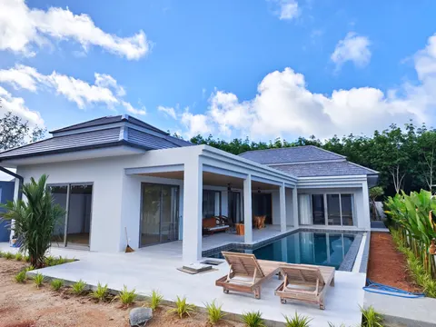 Construction project in Krabi, Thailand by Ton Korsrang