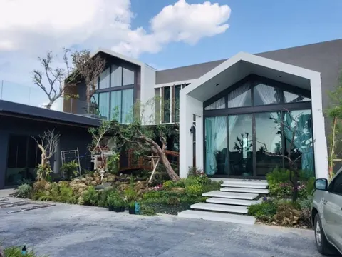 Construction project in Krabi, Thailand by Ton Korsrang