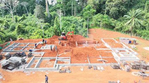 Construction project in Krabi, Thailand by Ton Korsrang