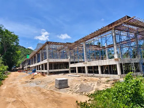 Construction project in Krabi, Thailand by Ton Korsrang